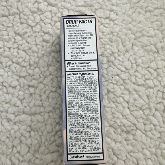 Fenty Skin
Hydra Vizor Broad Spectrum SPF 15 Sunscreen Hand Cream - Picture 5 of 7